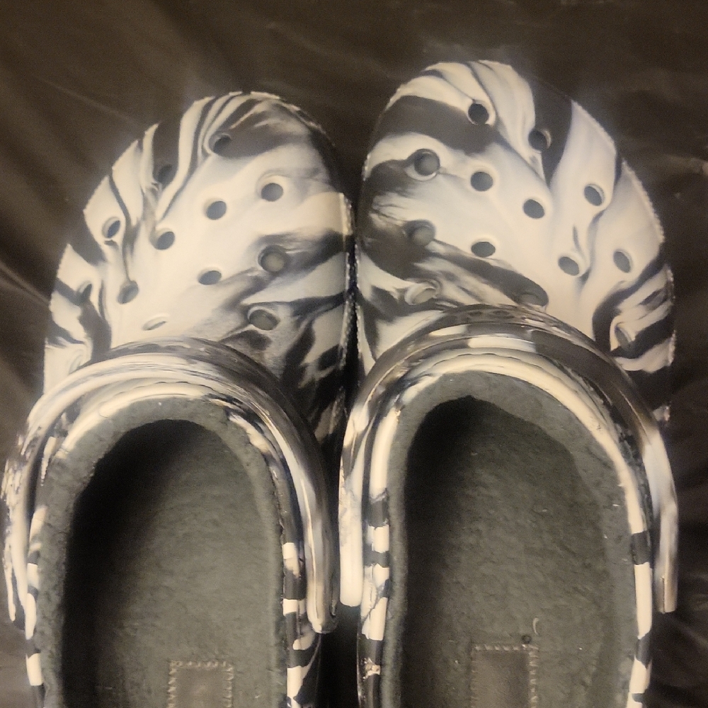 Black and White Clogs M 9 W11